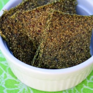 Crisp and tasty green juice pulp crackers that are vegan and gluten-free. | Dehydrator recipes, raw food recipes, vegan crackers, green juice pulp