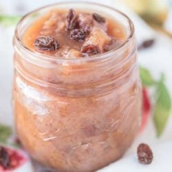 instant pot cinnamon raisin applesauce in a jar