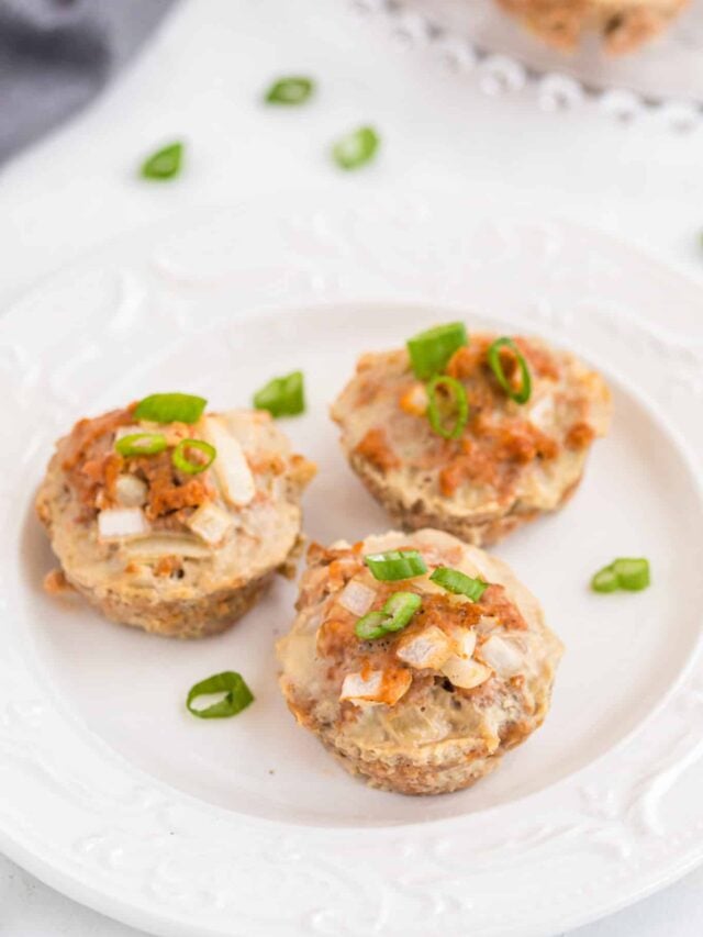 turkey meatloaf muffins on plate.