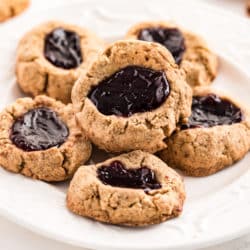 A plate of gluten-free cookies