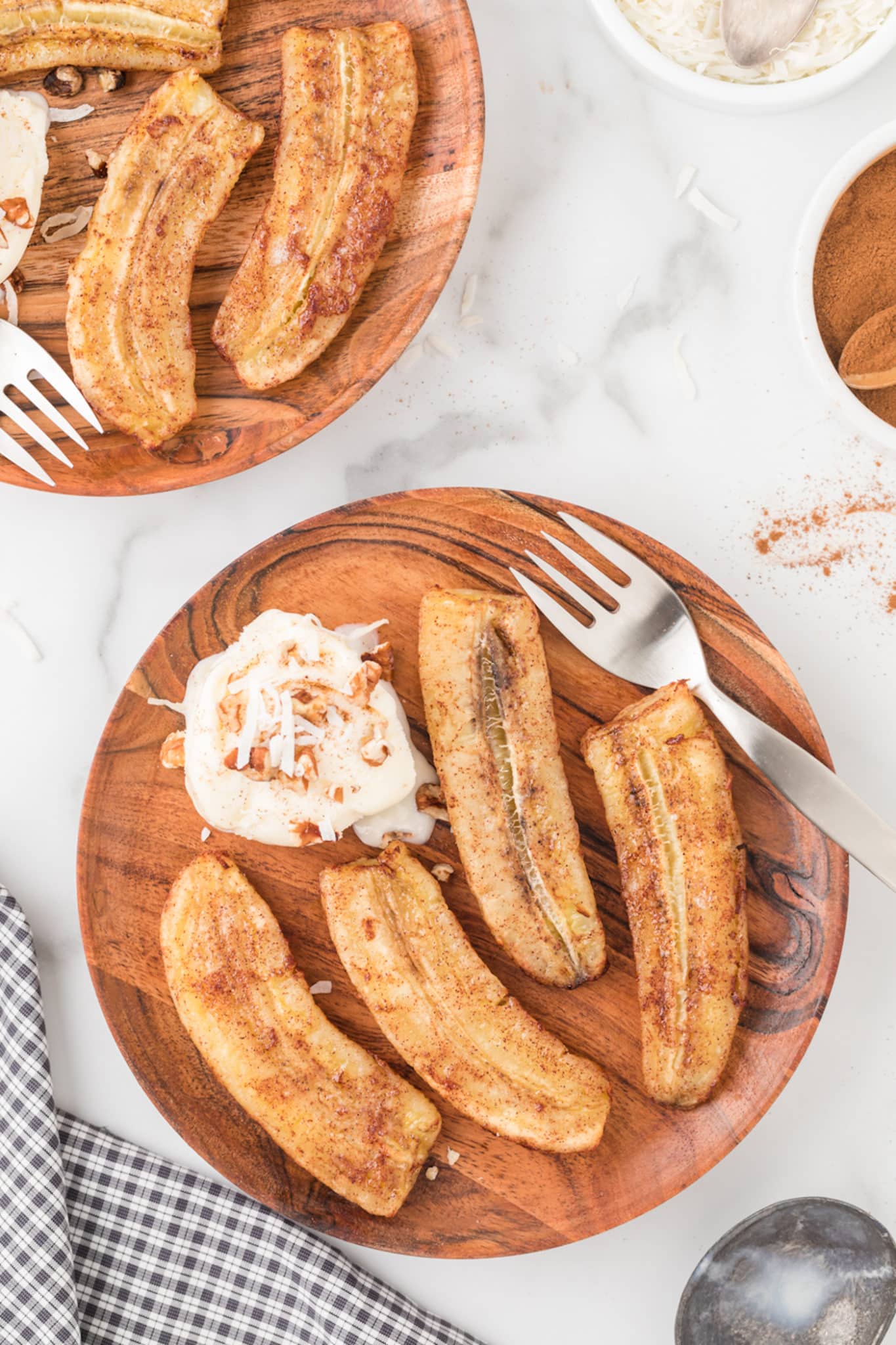 air fryer bananas with ice cream.