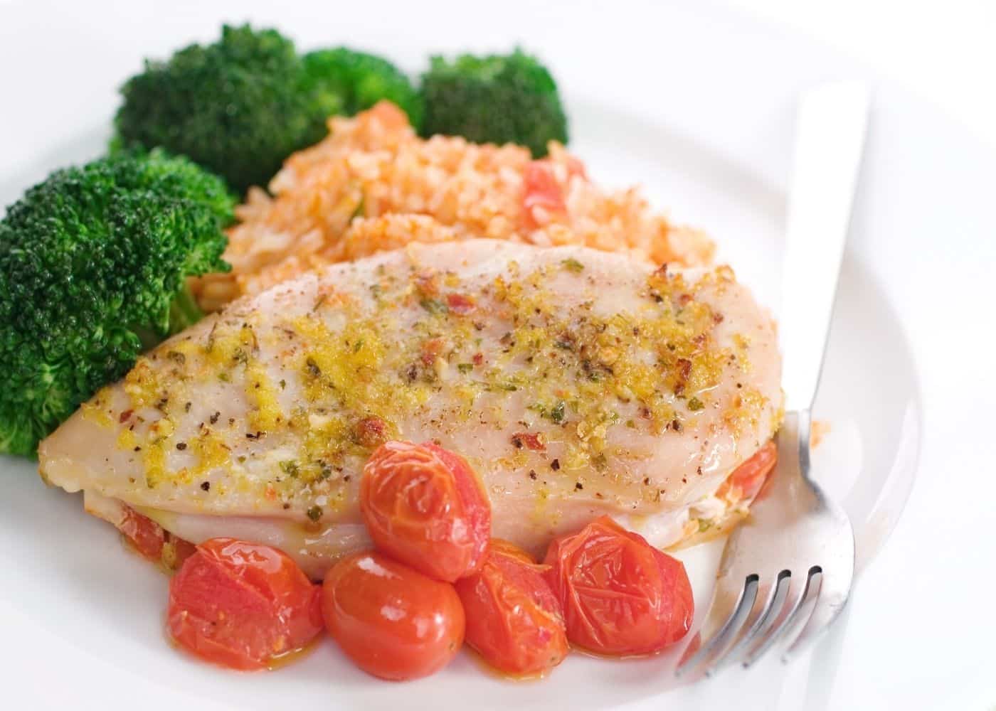 chicken served with broccoli, rice and tomatoes
