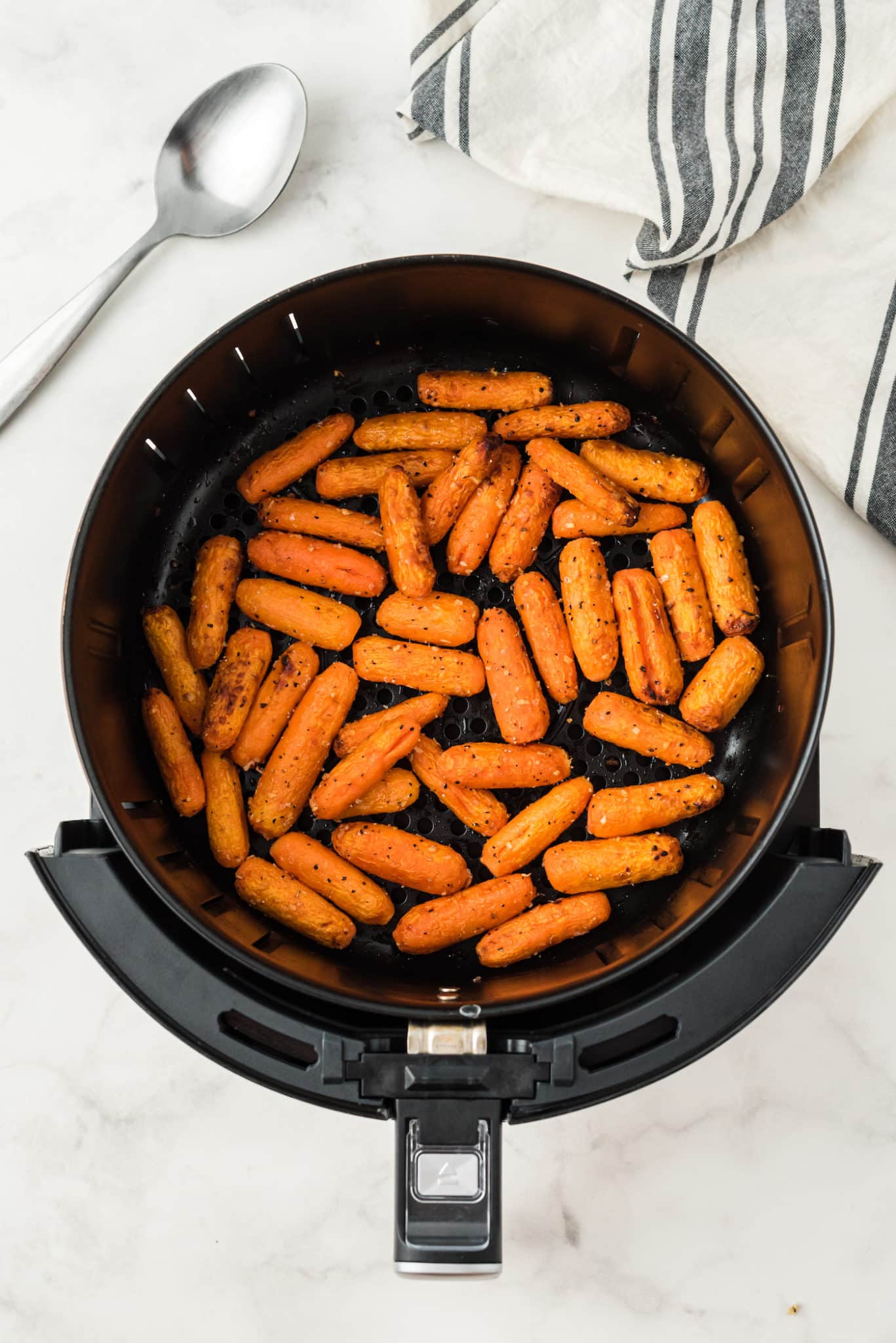 baby carrots cooked in air fryer basket