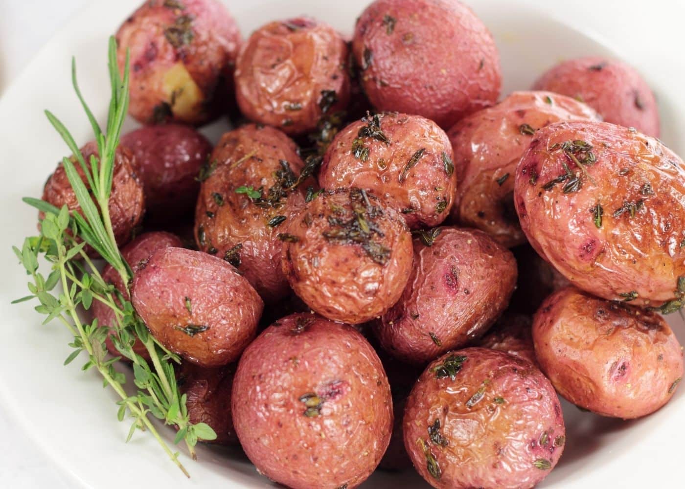 https://www.cleaneatingkitchen.com/wp-content/uploads/2021/11/air-fryer-baby-potatoes-in-bowl-2.jpg