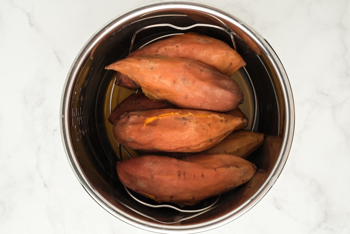 https://www.cleaneatingkitchen.com/wp-content/uploads/2021/11/how-to-cook-instant-pot-sweet-potatoes.jpg