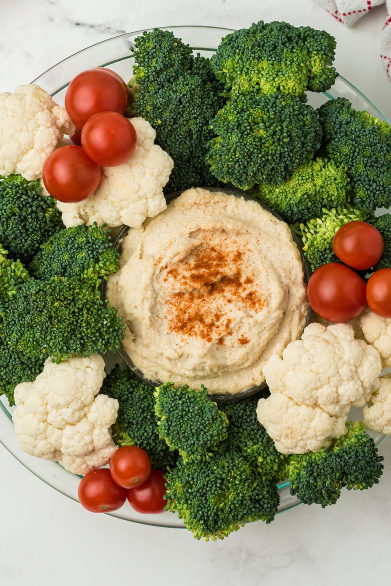 holiday vegetable wreath tray with hummus in the middle. 