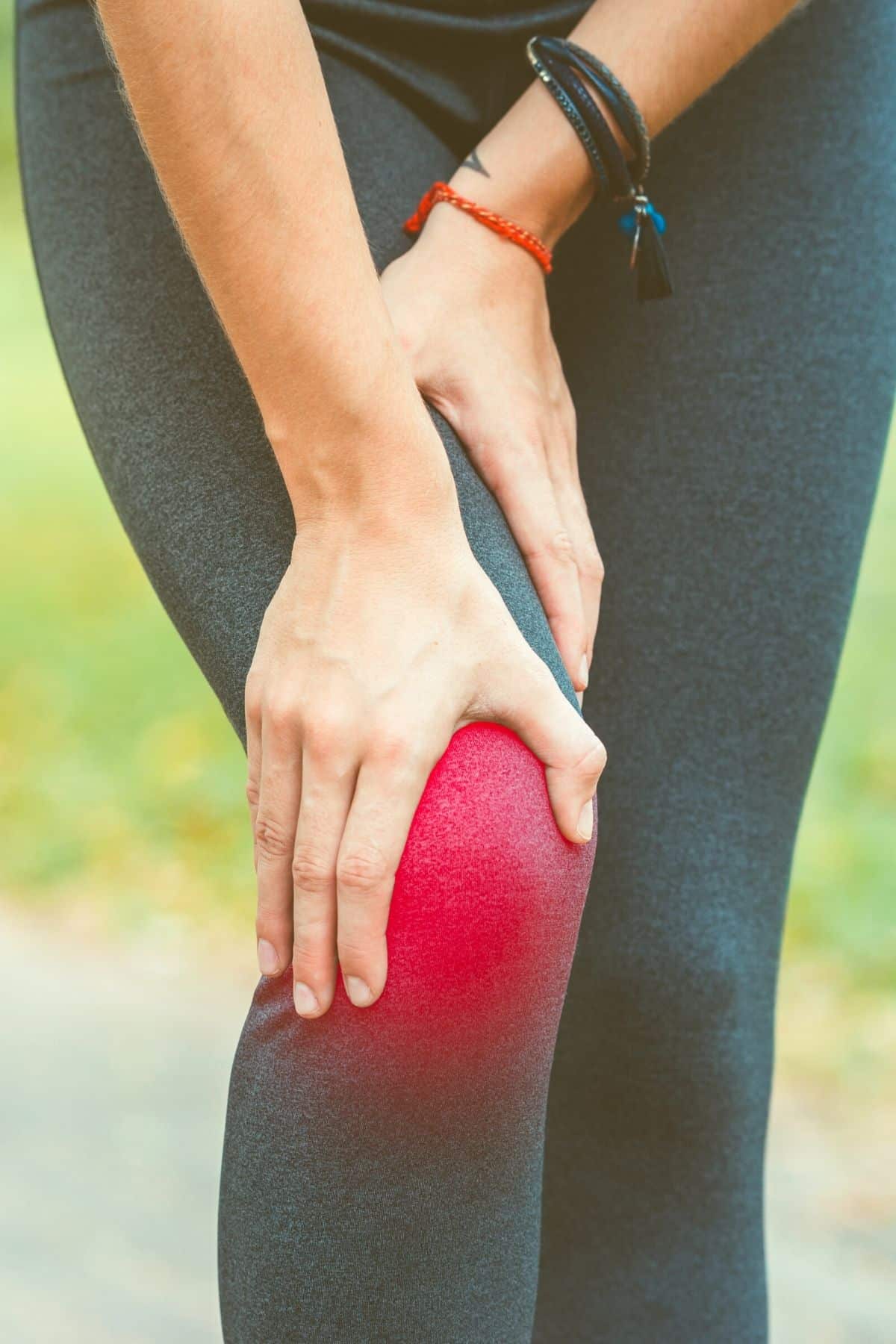 woman holding her hurt knee