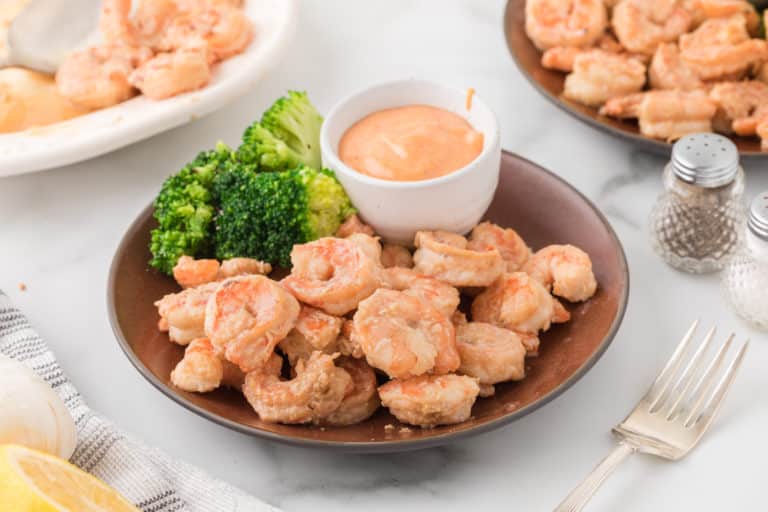 a plate of shrimp and broccoli