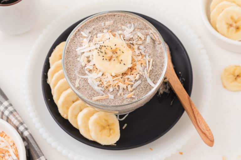 chia pudding with bananas