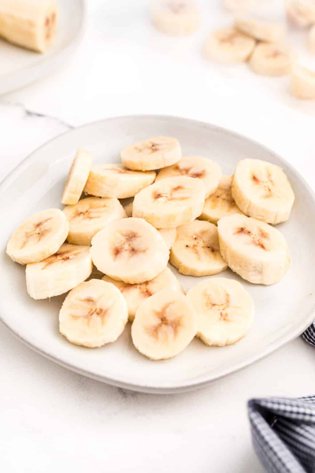 How to Freeze Bananas for Smoothies (Halved or Sliced)