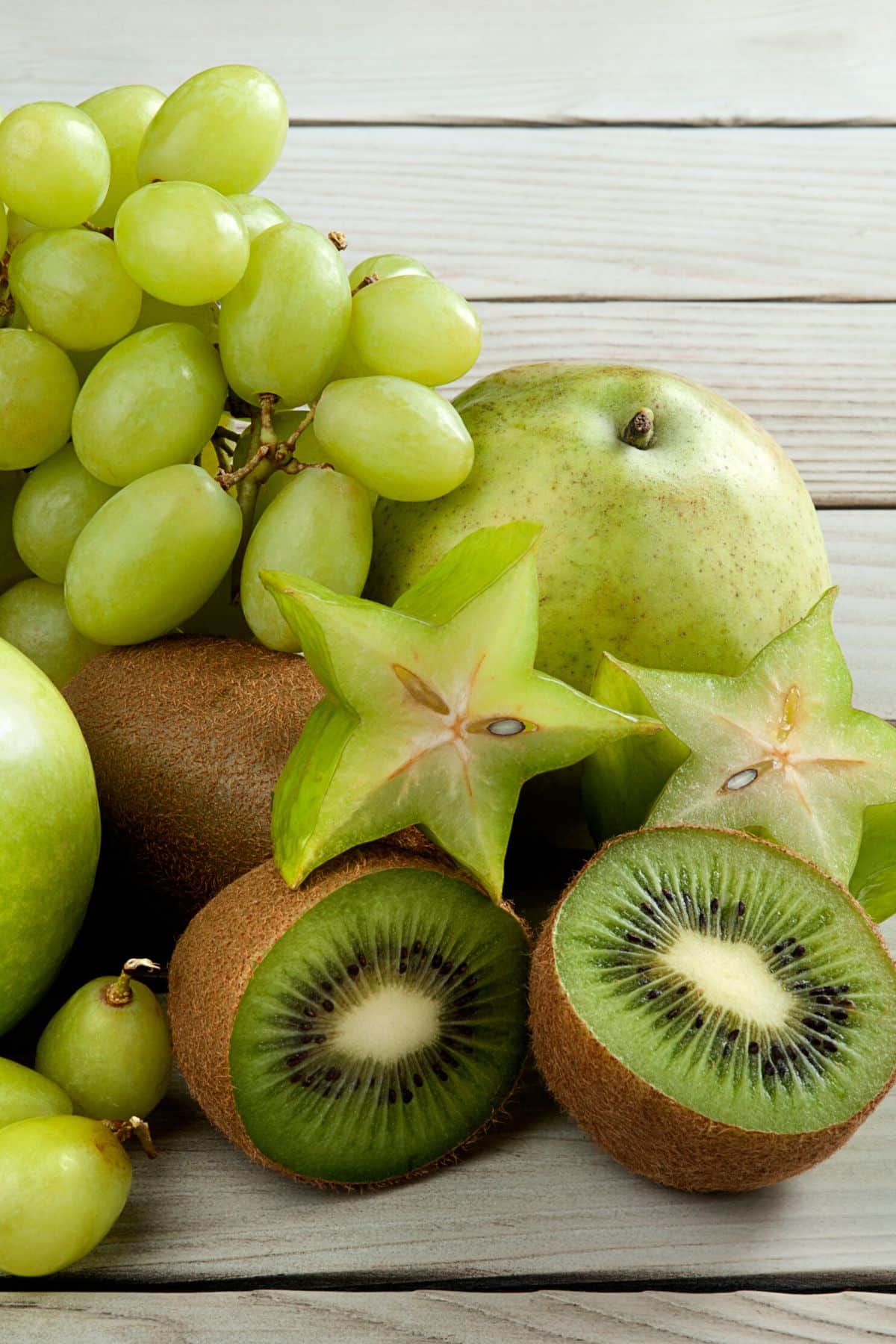 Some of the best green fruits including kiwi and starfruit.