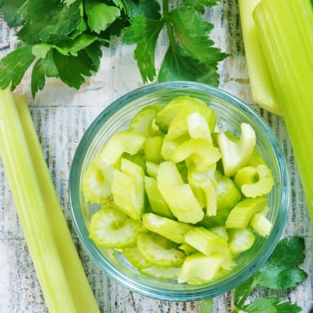 5 Easy Substitutes for Bay Leaves (Soup & Cooking) Clean Eating Kitchen