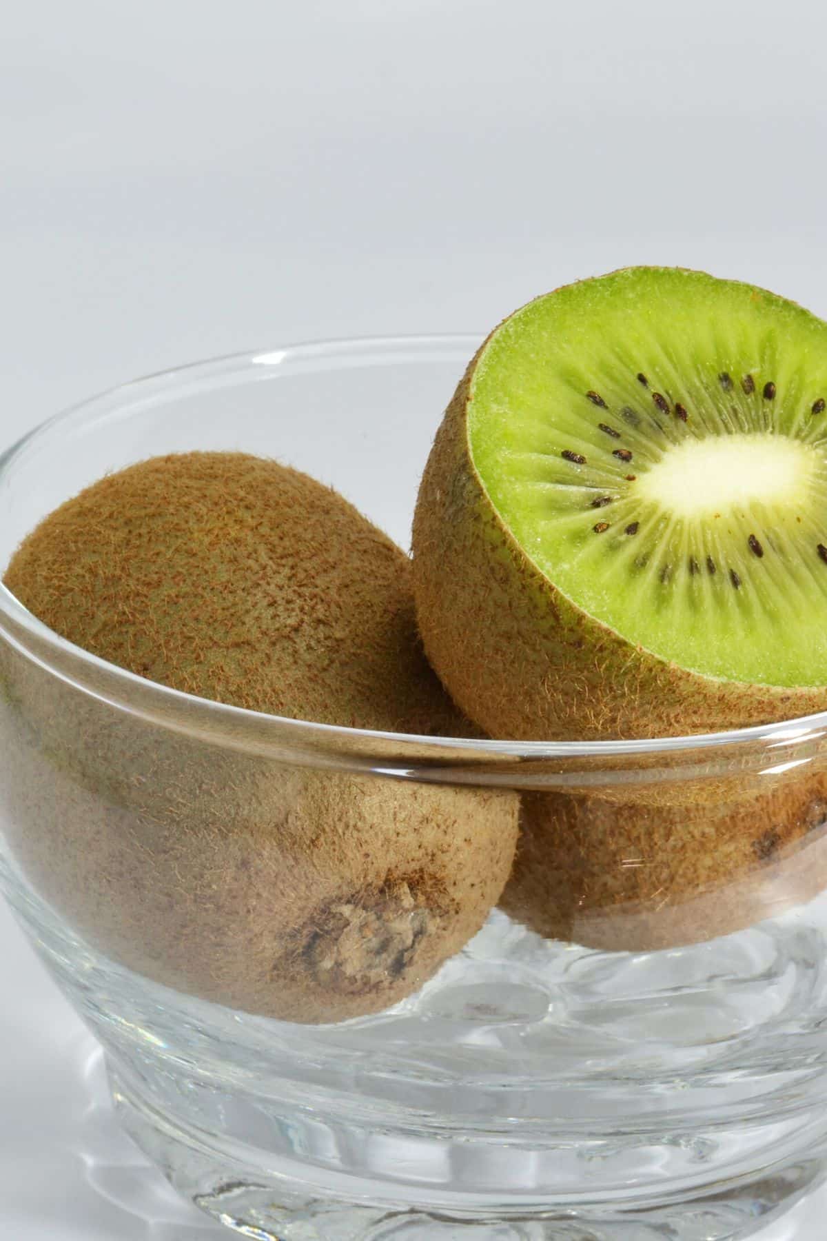 Fresh kiwi fruit in a small glass bowl.