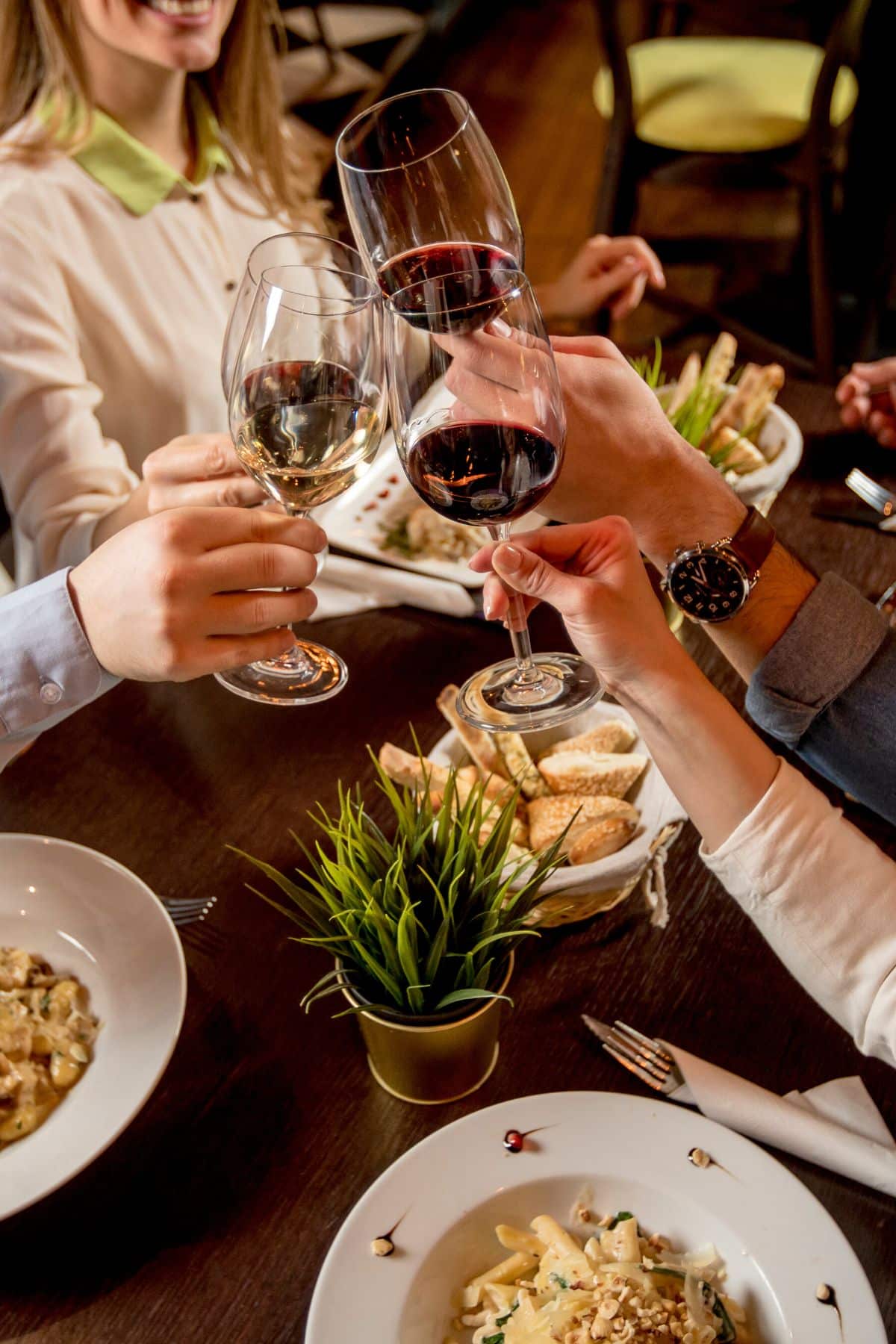 people toasting at dinner on cruise ship.