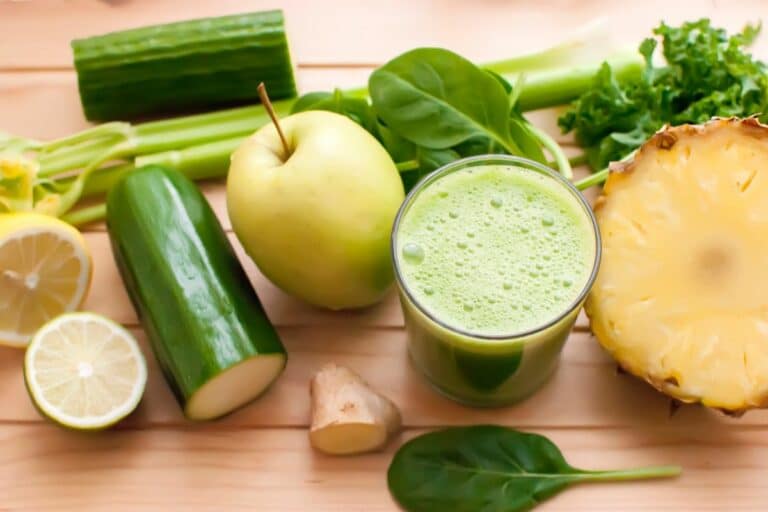 anti inflammatory green juice recipe on table.