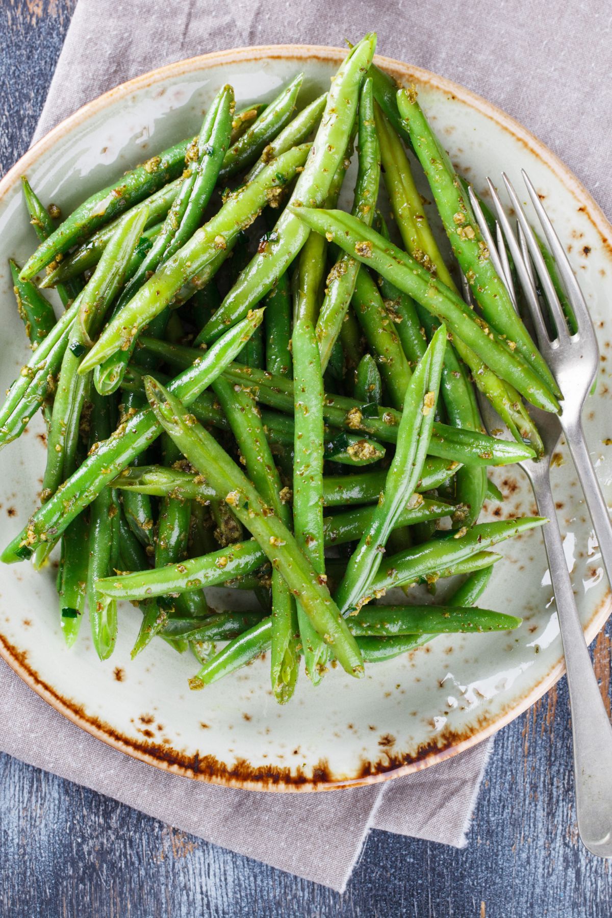 green beans in serving bowl.