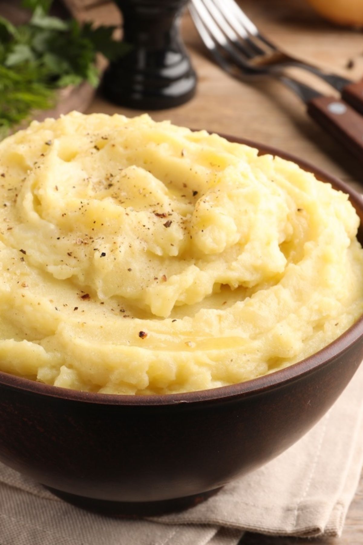 instant pot mashed potatoes in bowl.