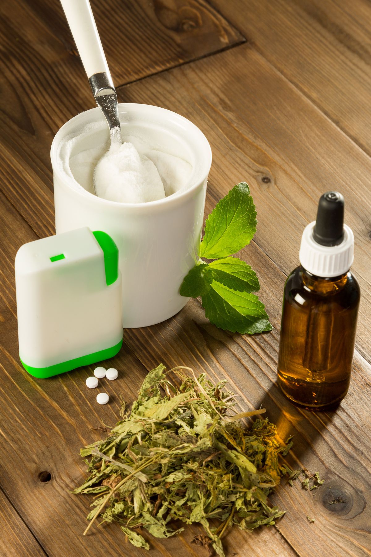 various types of stevia leaf extract in powder and liquid form.