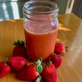 fresh juicer strawberry juice.